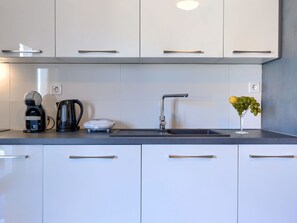 Fridge, oven, dishwasher, cookware/dishes/utensils - Apartment Amra 4 by Interhome (Poreč)