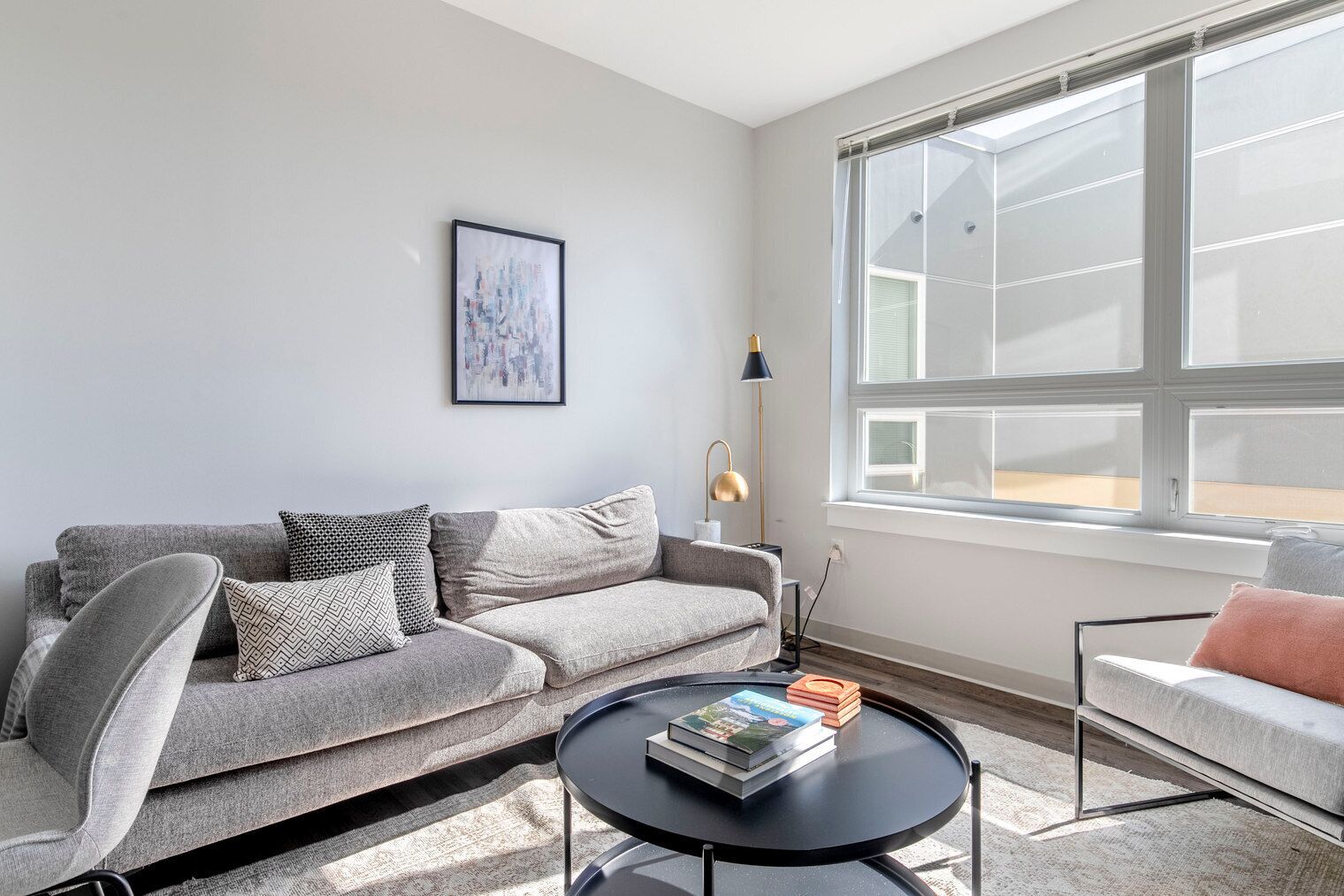 Deluxe Brighton 2BR w/ Gym, Pool, Concierge & Doorman, by Blueground