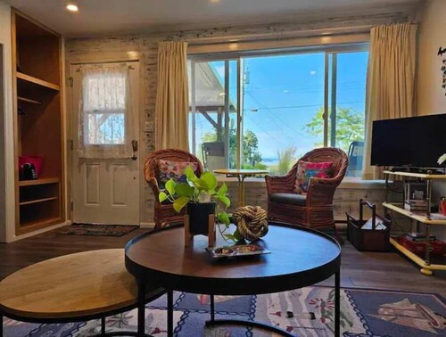 The Salty Mermaid retreat~stunning ocean/mountain/sunset views ~dog friendly