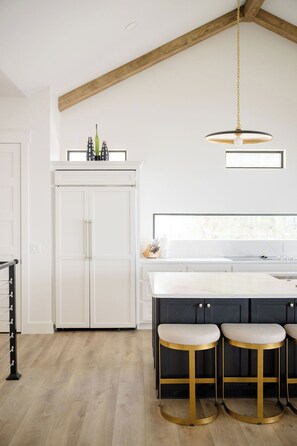 Interior - Playin Possum! NEW, Modern 5 Bed 4.5 Bath Retreat with Dock, 2 Balconies, HotTub (Graford)