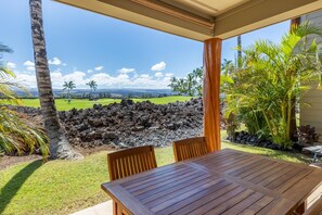 Outdoor dining - New Listing, Golf Villas, Private Beach, Gorgeous Sunrise Views (Puako)