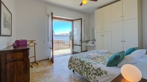 Room - Blooming Villa Cos with Garden and Lake View, Belgirate, Italy (Belgirate)