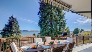 Outdoor dining - Blooming Villa Cos with Garden and Lake View, Belgirate, Italy (Belgirate)