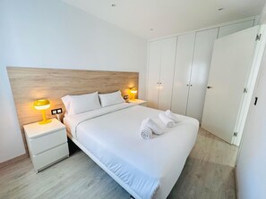 1 habitación, tabla de planchar con plancha, internet y ropa de cama