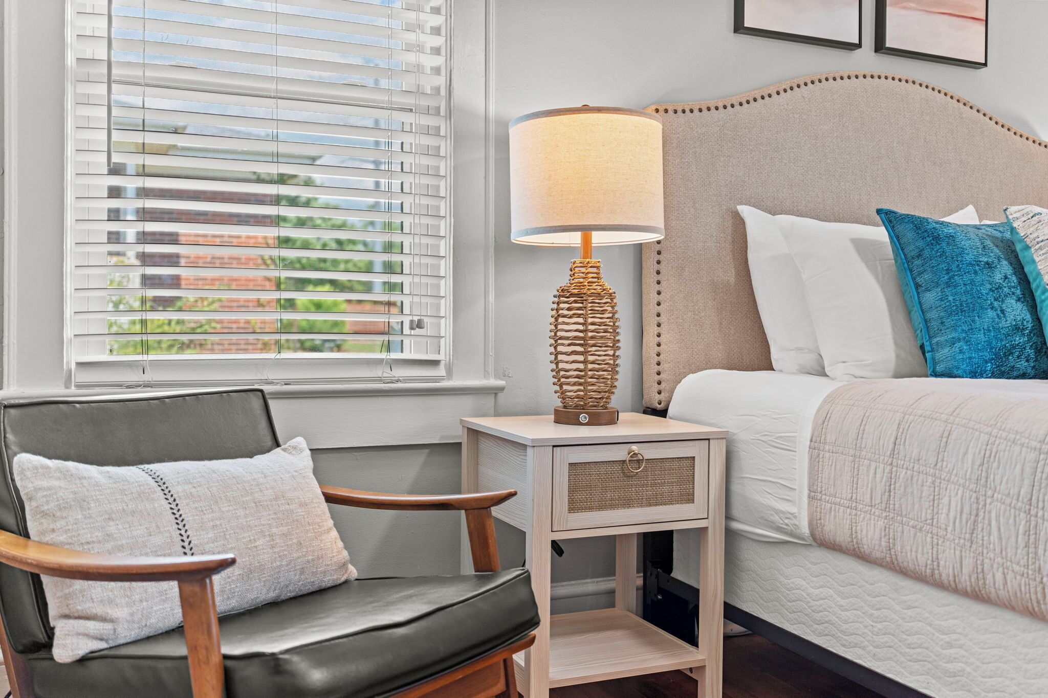 2 bedrooms, desk, iron/ironing board, WiFi