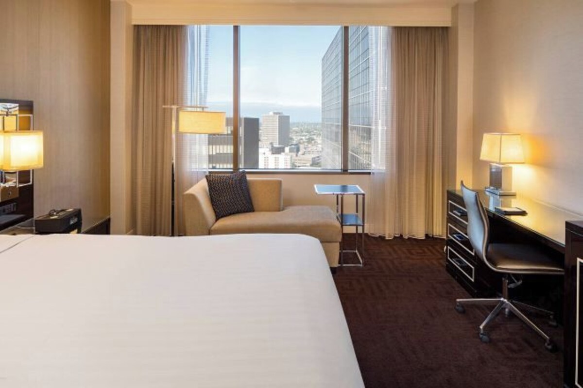 Corner King Room