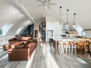 Smart TV, fireplace
