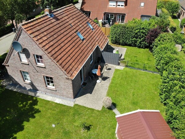 Unclassified image, 1 of 21, button