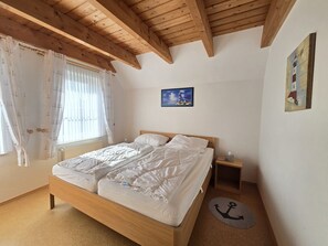 3 makuuhuonetta, tallelokero huoneessa, silitysrauta/-lauta, Wi-Fi