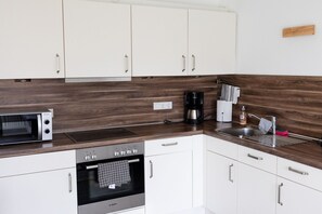 Kylskåp, mikrovågsugn, ugn och diskmaskin