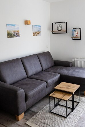 Unclassified image, 4 of 41, button