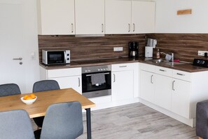 KylskÄp, mikrovÄgsugn, ugn och diskmaskin