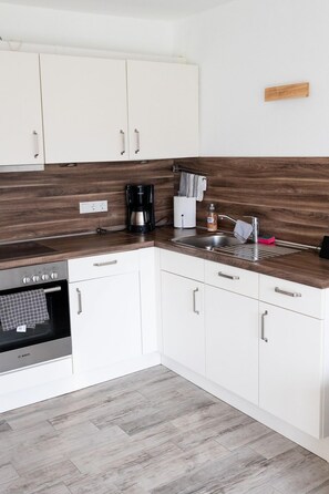 Unclassified image, 5 of 41, button