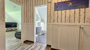 Een televisie, een dvd-speler en een stereo