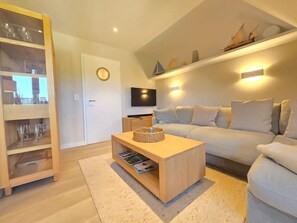 Unclassified image, 3 of 48, button