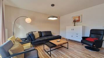 Fernseher, DVD-Player, Stereoanlage