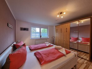 Unclassified image, 5 of 45, button - Ferienhaus Nici Wohneinheit Seehund - Herzlich Willkommen in der Gemütlichen Ferienwohnung "seehund" (Norden)