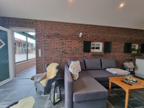 Unclassified image, 2 of 28, button