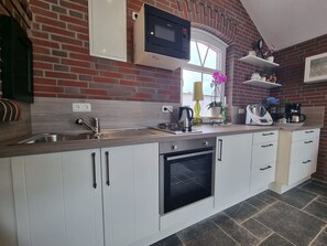 Unclassified image, 4 of 28, button