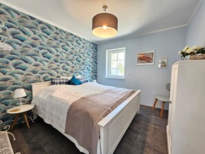 3 Schlafzimmer, Schreibtisch, Bügeleisen/Bügelbrett, WLAN