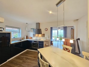 Fridge, oven, stovetop, dishwasher - Ferienhaus Lupine - Willkommen in Unserem Gemütlichen Ferienhaus für 6 Personen mit Einem Herrlichen (Dornum)