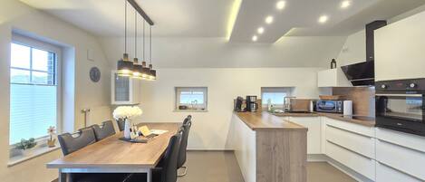 Kühlschrank, Ofen, Herdplatte, Geschirrspüler