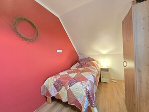 3 habitaciones, escritorio, tabla de planchar con plancha y wifi 