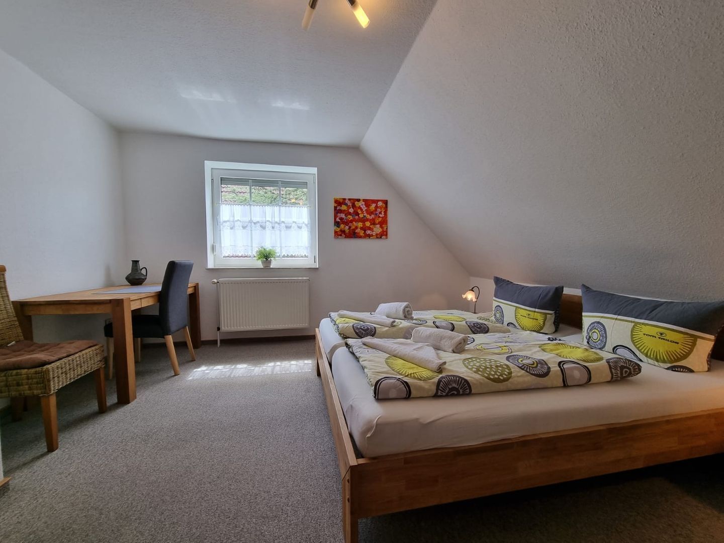 2 Schlafzimmer, Schreibtisch, Bügeleisen/Bügelbrett, WLAN