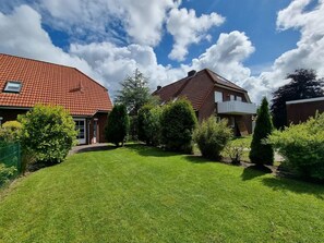 Exterior - Ferienhaus Claudia - Herzlich Willkommen im "ferienhaus Claudia" im Herzen von Norden! (Norden)