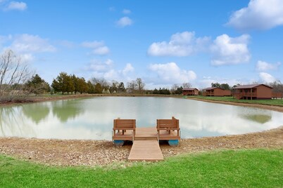 Dog-friendly, lakefront cabin with porch, deck & firepit - near wineries, hiking