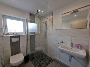 Hårføner, håndklær og såpe