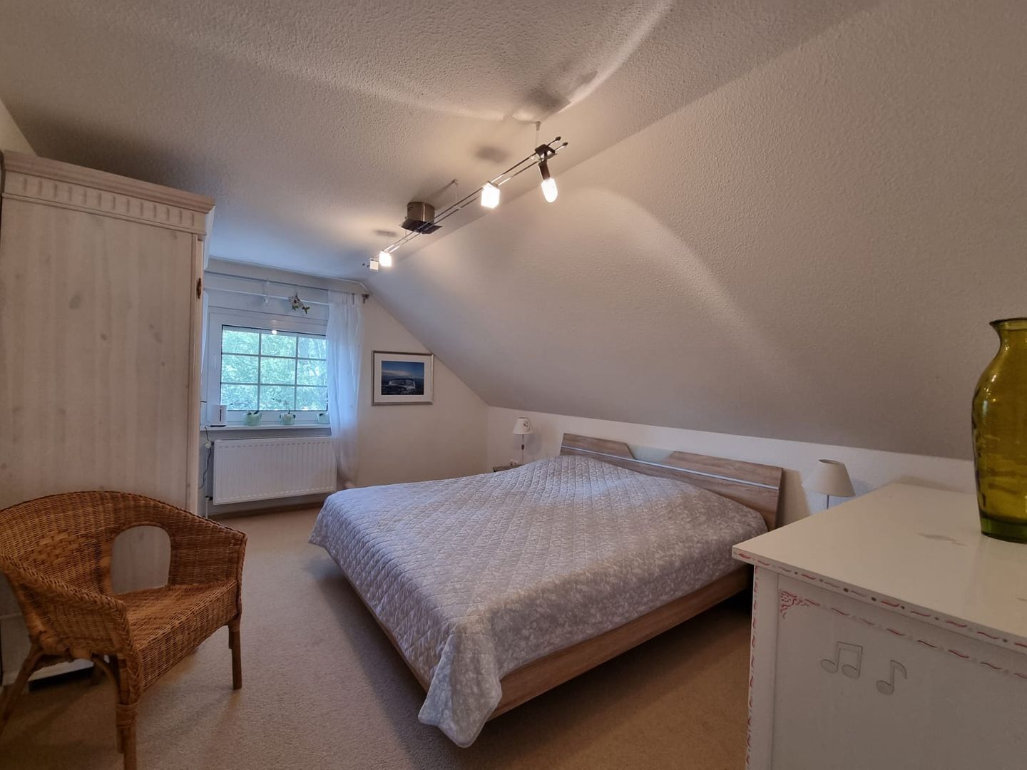 5 bedrooms, desk, iron/ironing board, WiFi