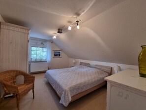 5 quartos, escrivaninha, ferros/tábuas de passar roupa, Wi-Fi