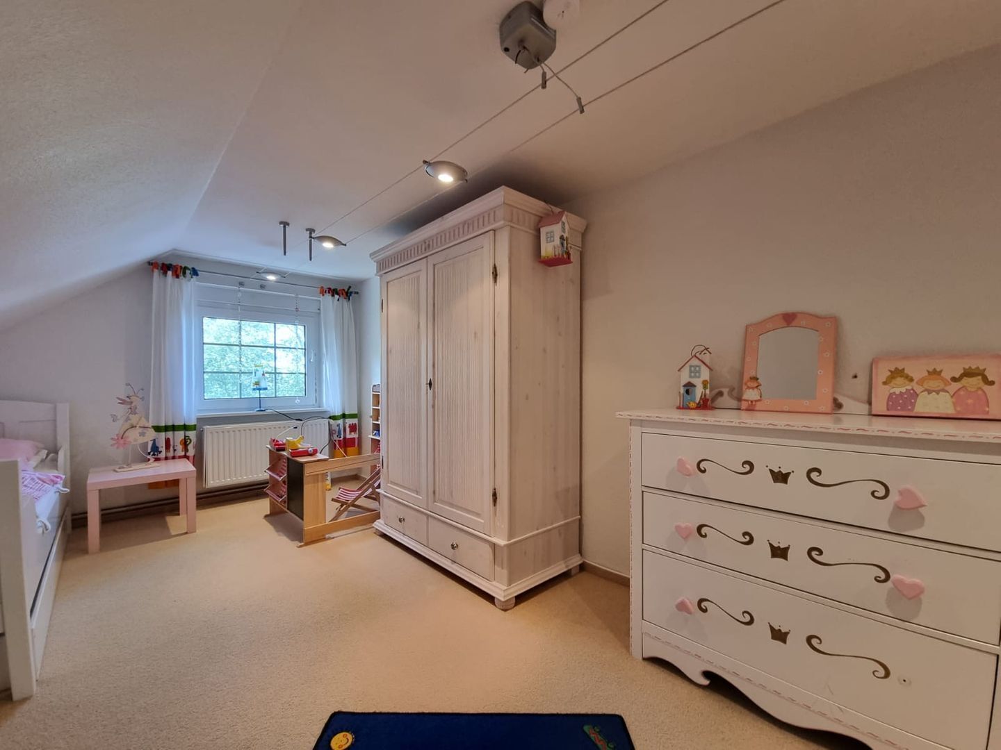 5 habitaciones, escritorio, tabla de planchar con plancha y wifi 