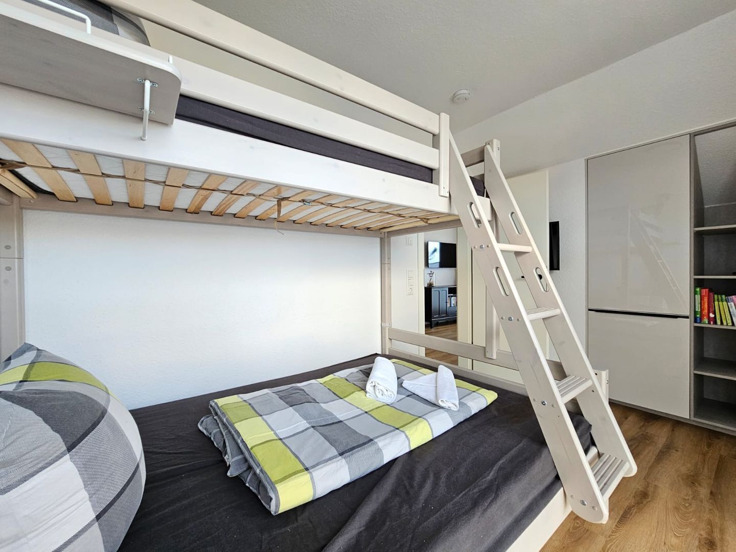 2 bedrooms, iron/ironing board, WiFi