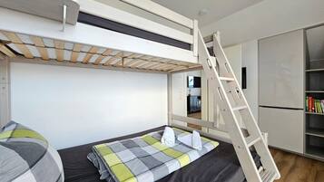 2 bedrooms, iron/ironing board, WiFi