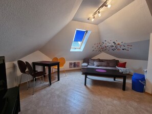 Fernseher, DVD-Player, Stereoanlage