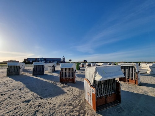 Komfortable Ferienwohnung in Norddeich mit Garten, WLAN und Strandnähe - Mienhus