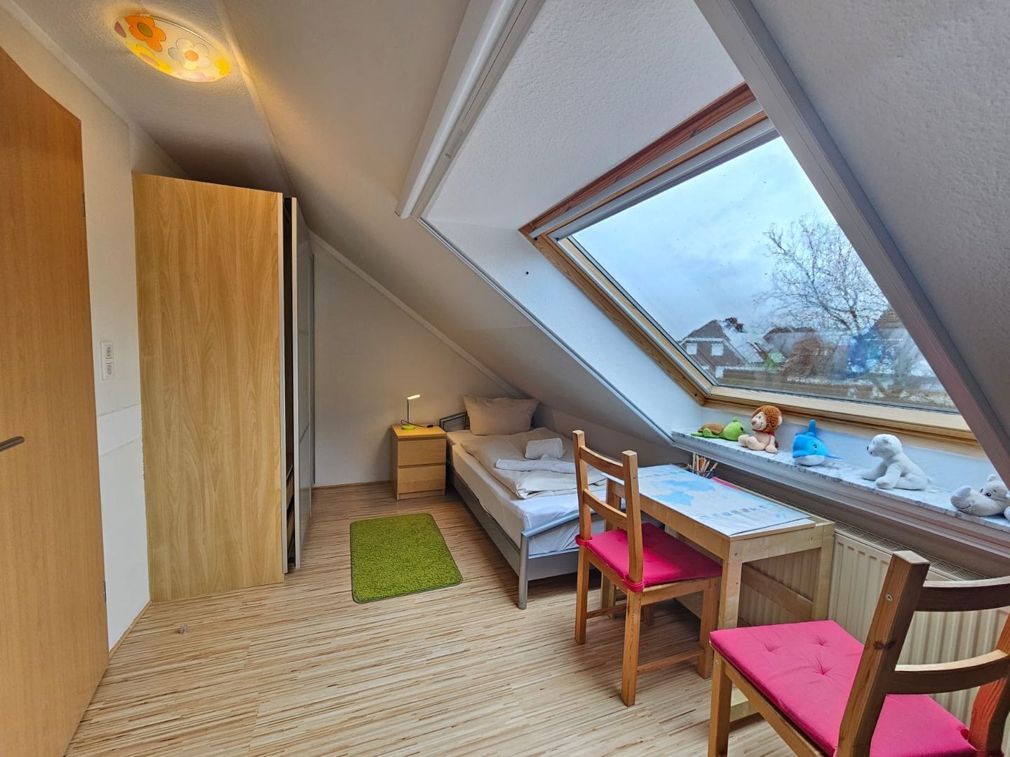 3 slaapkamers, een kluis op de kamer, een strijkplank/strijkijzer, wifi