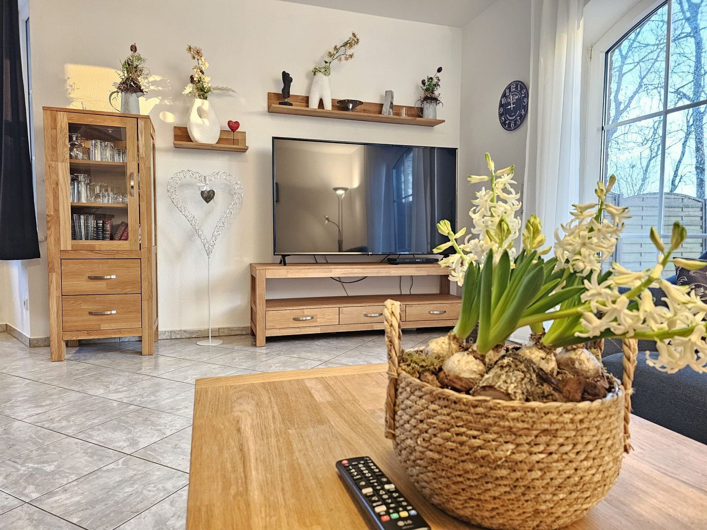 TV, caminetto, impianto stereo