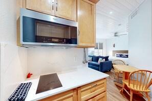 Interior - Comfortable studio with pool, hot tub & gym - easy stroll to Whitecap Beach (Corpus Christi)