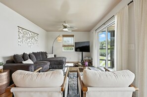 Smart TV, fireplace, stereo