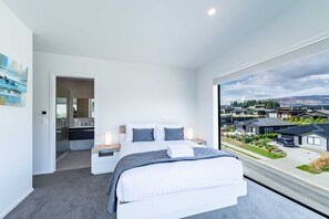 4 bedrooms, desk, WiFi, bed sheets - Grand Alpine Vista Escape (Wanaka)