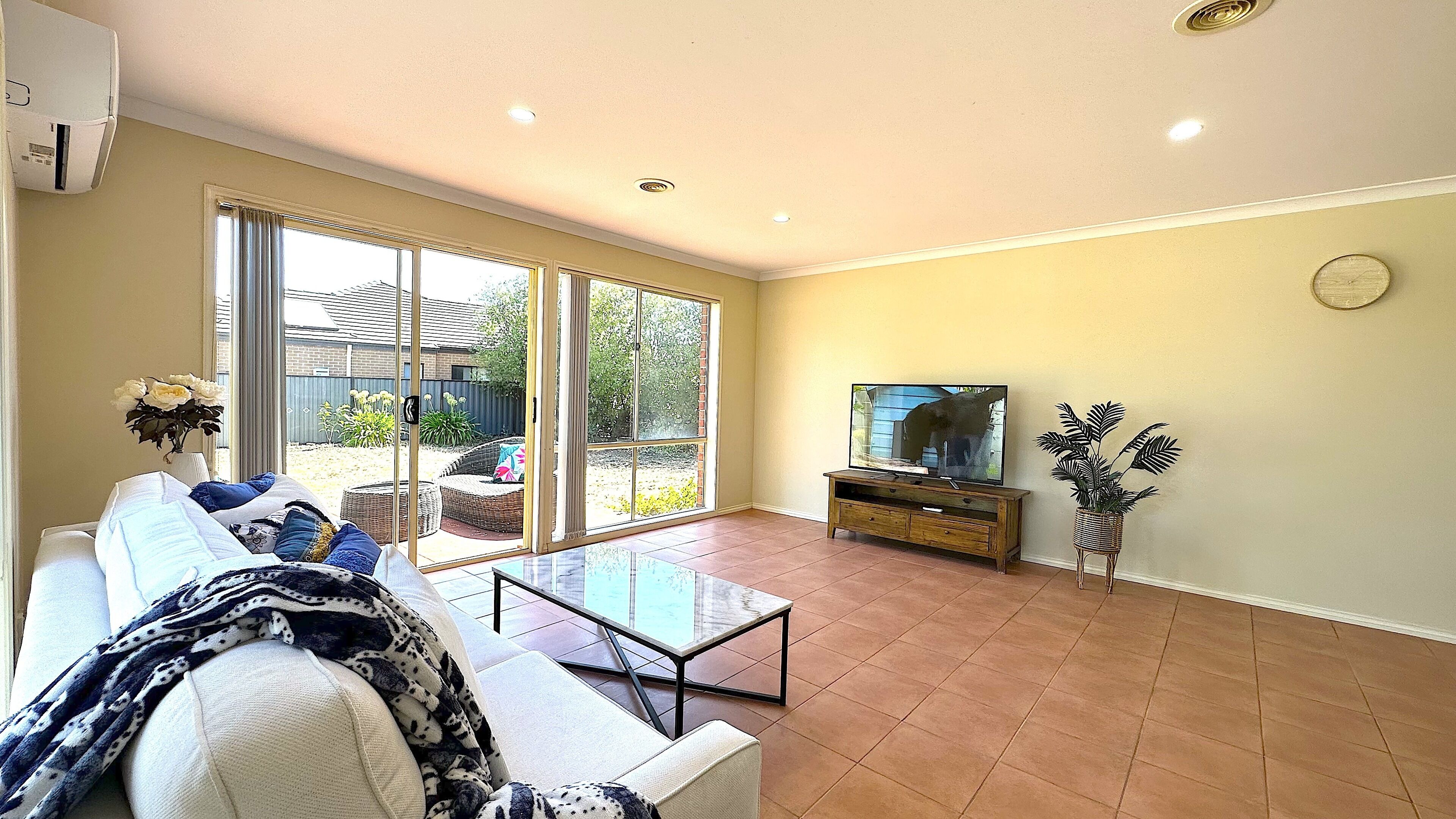 Standard Villa, 4 Bedrooms, Non Smoking, Kitchen | Living area | TV