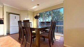 Standard Villa, 4 Bedrooms, Non Smoking, Kitchen | Dining room