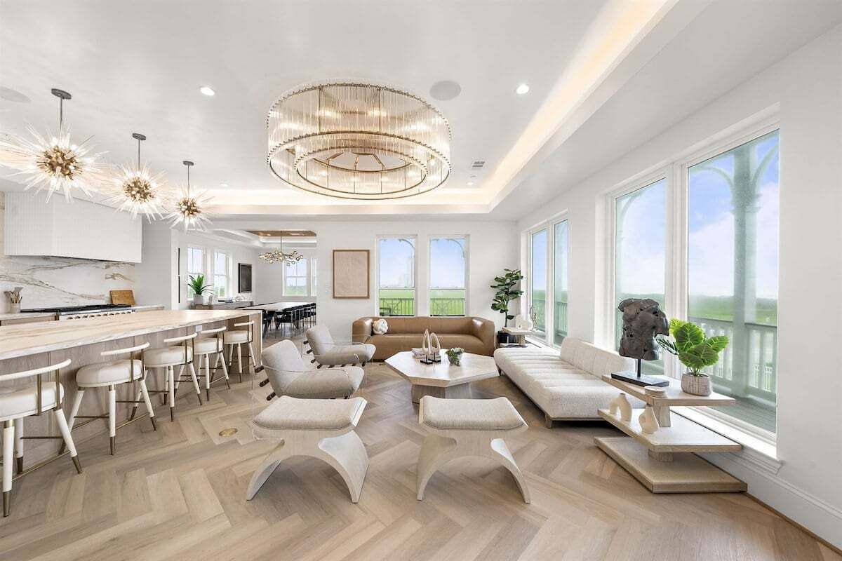 Smart-TV, Kamin, Bücher, Arbeitsbereiche