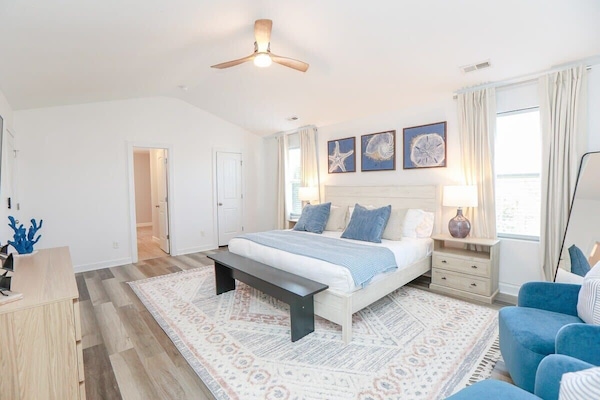 4 Schlafzimmer, Schreibtisch, Bügeleisen/Bügelbrett, WLAN