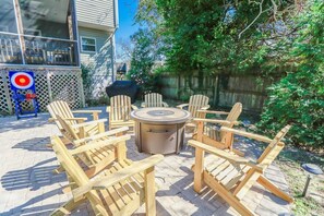 Outdoor dining - Sojourn Mi Kai The Crib 4 BR Family House (Norfolk)