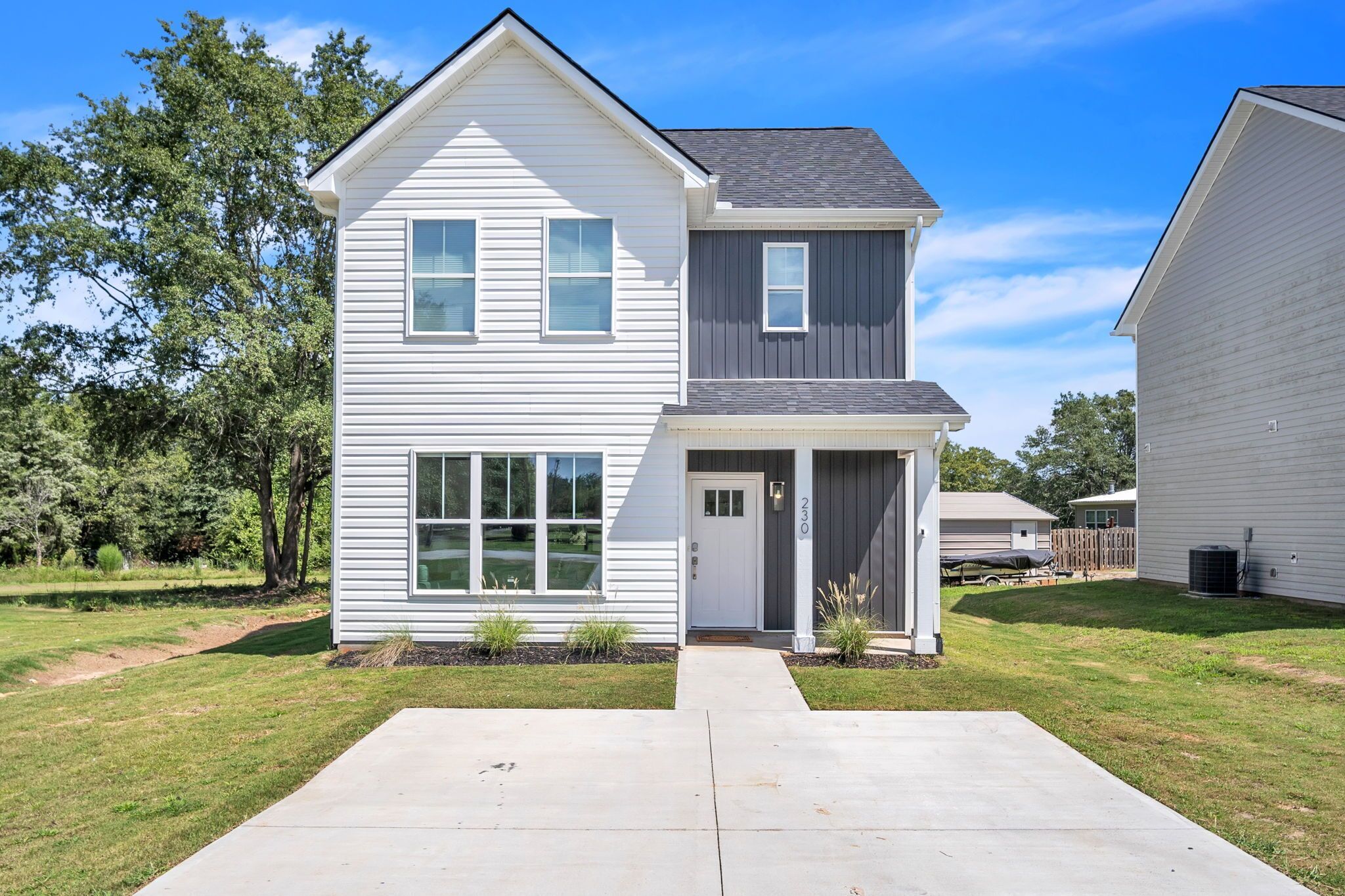 Sleek 3BR Pet-Friendly Oasis, Close to City