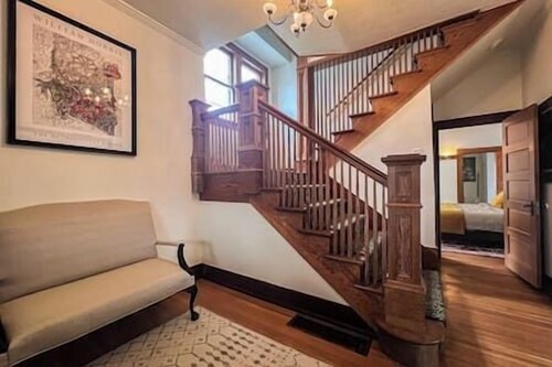 Family/Pet Friendly Craftsman